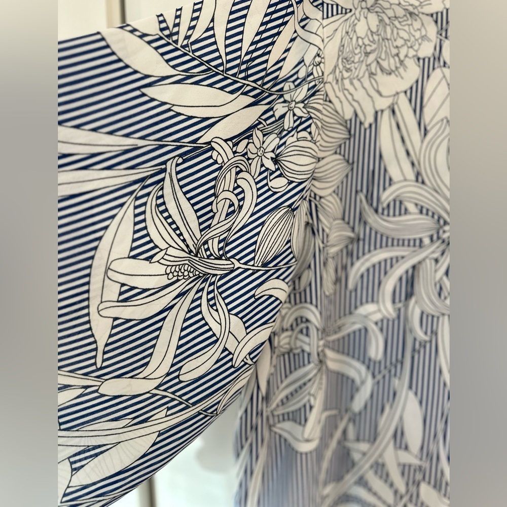 Akemi + Kin Anthropologie Savannah Kimono beautiful, lightweight kimono - Picture 6 of 7